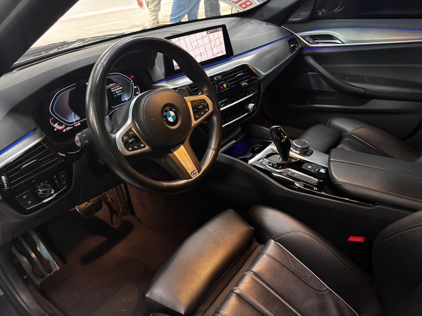 Foto do veículo BMW 530E 2.0 16V TWINPOWER HÍBRIDO M SPORT AUTOMÁTICO 2020 30.997 KM 242.777,00