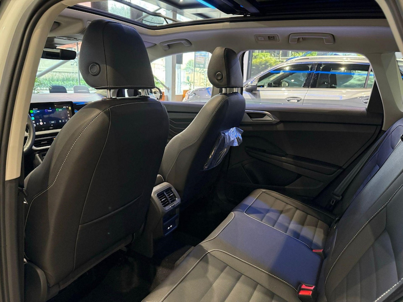 Foto do veículo VOLKSWAGEN TAOS 1.4 250 TSI TOTAL FLEX HIGHLINE AUTOMÁTICO 2026 0 KM 202.700,00