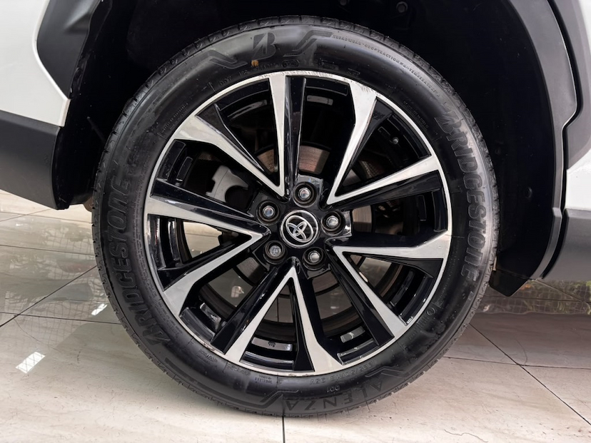Foto do veículo TOYOTA COROLLA CROSS 1.8 VVT-I HYBRID FLEX XRX CVT 2022 47.257 KM 149.777,00