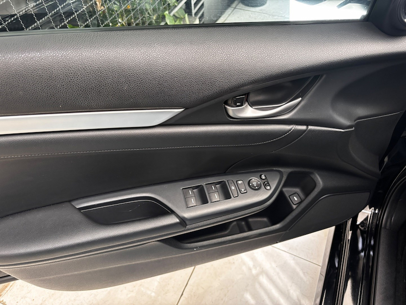 Foto do veículo HONDA CIVIC 2.0 16V FLEXONE EXL 4P CVT 2019 87.382 KM 113.777,00