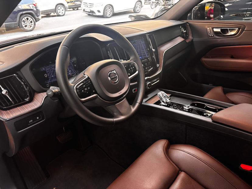 Foto do veículo VOLVO XC60 2.0 T8 RECHARGE ULTIMATE AWD GEARTRONIC 2023 52.152 KM 253.777,00