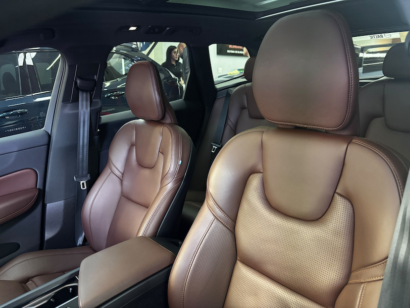 Foto do veículo VOLVO XC60 2.0 T8 RECHARGE ULTIMATE AWD GEARTRONIC 2023 52.152 KM 253.777,00