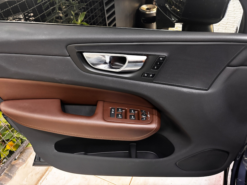 Foto do veículo VOLVO XC60 2.0 T8 RECHARGE ULTIMATE AWD GEARTRONIC 2023 52.152 KM 253.777,00