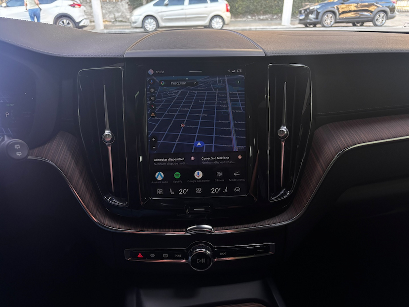 Foto do veículo VOLVO XC60 2.0 T8 RECHARGE ULTIMATE AWD GEARTRONIC 2023 52.152 KM 253.777,00