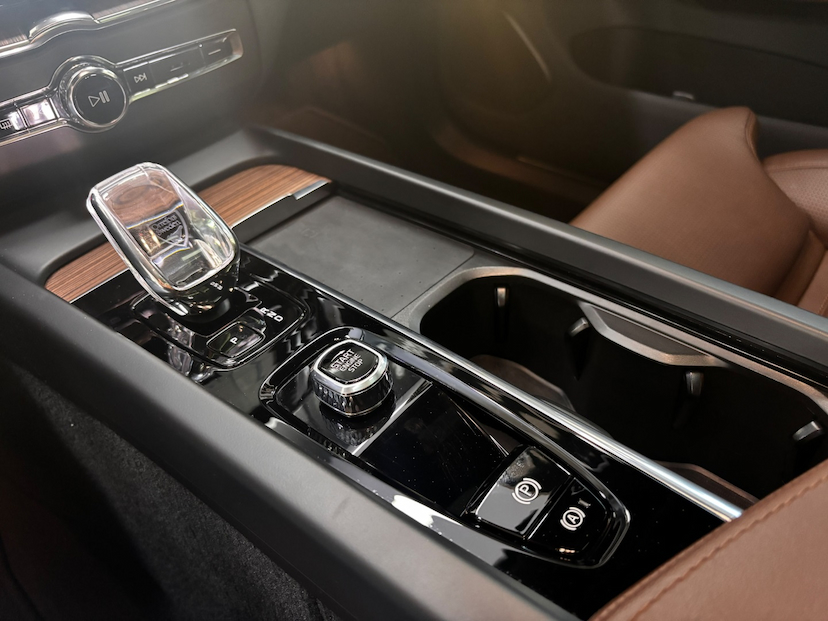 Foto do veículo VOLVO XC60 2.0 T8 RECHARGE ULTIMATE AWD GEARTRONIC 2023 52.152 KM 253.777,00