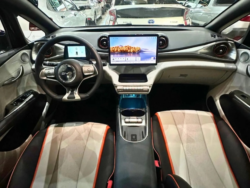 Foto do veículo BYD DOLPHIN 44,9 KW ELÉTRICO GS 2027 0 KM 143.890,00