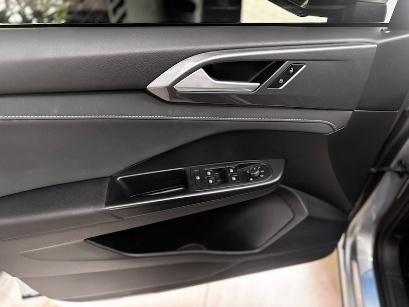 Foto do veículo VOLKSWAGEN TAOS 1.4 250 TSI TOTAL FLEX HIGHLINE AUTOMÁTICO 2022 41.881 KM 137.777,00