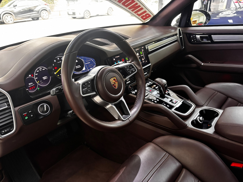 Foto do veículo PORSCHE CAYENNE 3.0 V6 E-HYBRID PLATINUM EDITION AWD TIPTRONIC S 2023 26.673 KM 547.777,00