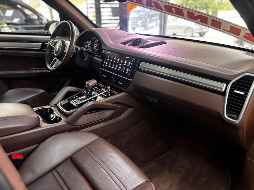 Foto do veículo PORSCHE CAYENNE 3.0 V6 E-HYBRID PLATINUM EDITION AWD TIPTRONIC S 2023 26.673 KM 547.777,00