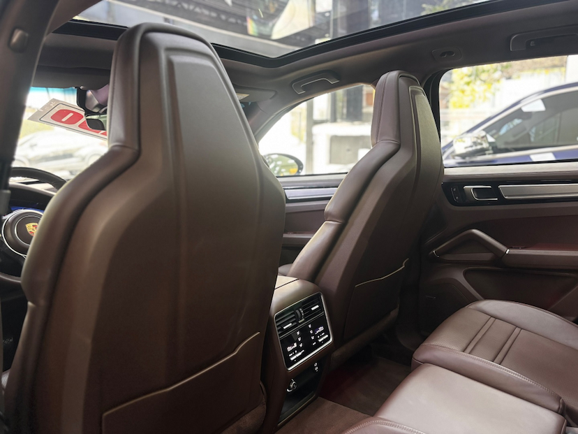 Foto do veículo PORSCHE CAYENNE 3.0 V6 E-HYBRID PLATINUM EDITION AWD TIPTRONIC S 2023 26.673 KM 547.777,00