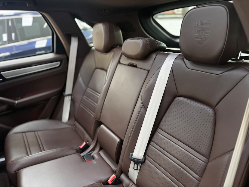Foto do veículo PORSCHE CAYENNE 3.0 V6 E-HYBRID PLATINUM EDITION AWD TIPTRONIC S 2023 26.673 KM 547.777,00