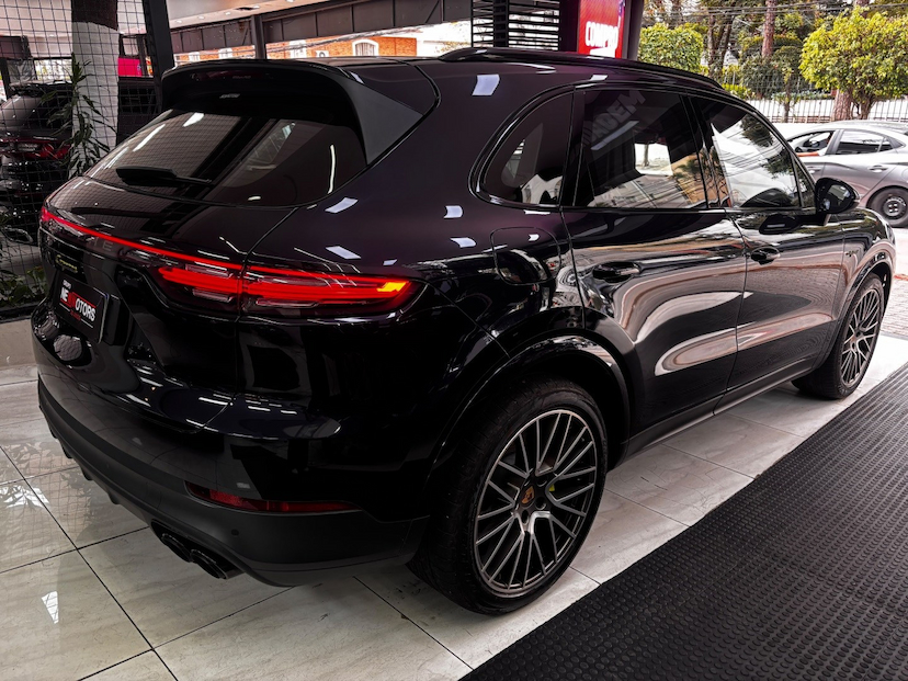 Foto do veículo PORSCHE CAYENNE 3.0 V6 E-HYBRID PLATINUM EDITION AWD TIPTRONIC S 2023 26.673 KM 547.777,00