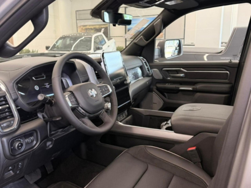 Foto do veículo RAM 1500 3.0 HURRICANE 6 BITURBO GASOLINA LARAMIE NIGHT EDITION CD 4X4 AUTOMÁTICO 2025 0 KM 564.800,00