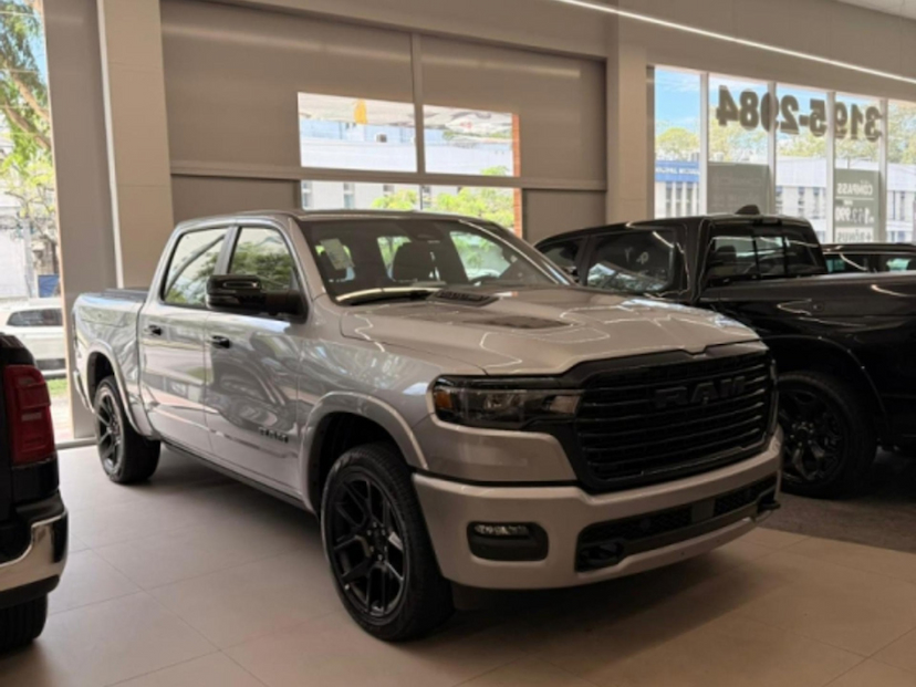 Foto do veículo RAM 1500 3.0 HURRICANE 6 BITURBO GASOLINA LARAMIE NIGHT EDITION CD 4X4 AUTOMÁTICO 2025 0 KM 564.800,00