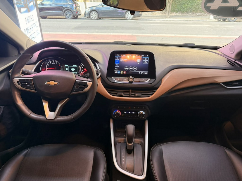 Foto do veículo CHEVROLET ONIX 1.0 TURBO FLEX PLUS PREMIER AUTOMÁTICO 2024 33.260 KM 87.777,00
