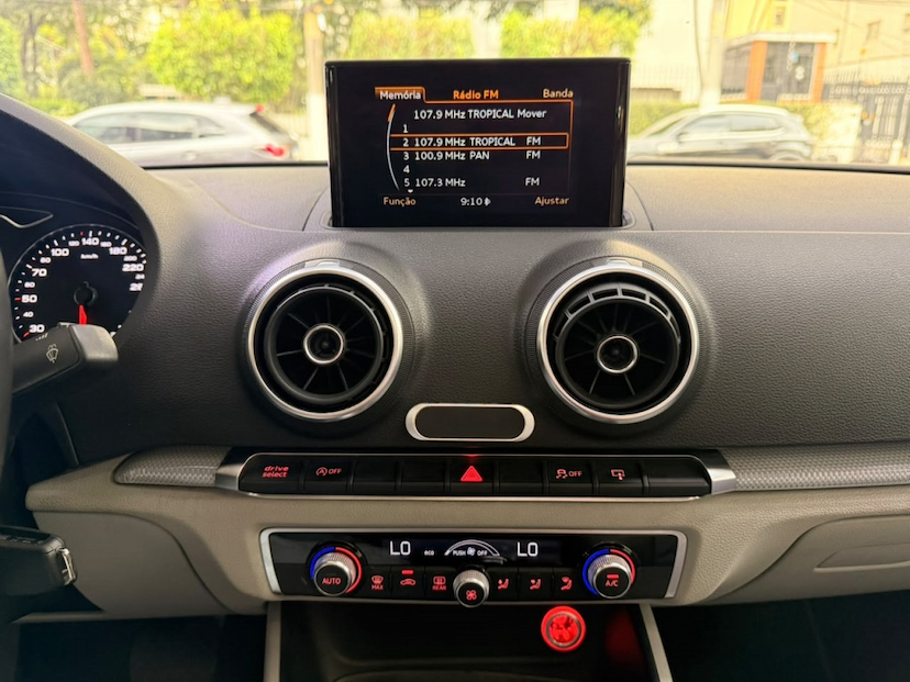 Foto do veículo AUDI A3 2.0 TFSI SEDAN AMBITION 16V GASOLINA 4P S-TRONIC 2016 97.923 KM 97.777,00