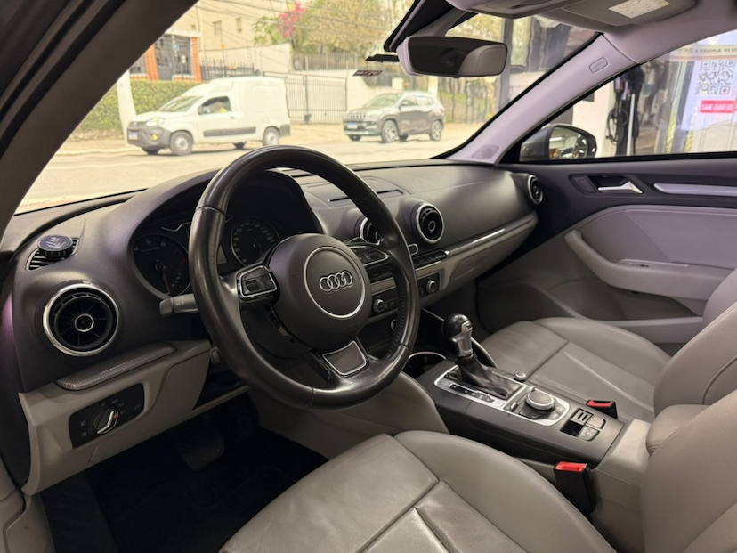 Foto do veículo AUDI A3 2.0 TFSI SEDAN AMBITION 16V GASOLINA 4P S-TRONIC 2016 97.923 KM 97.777,00
