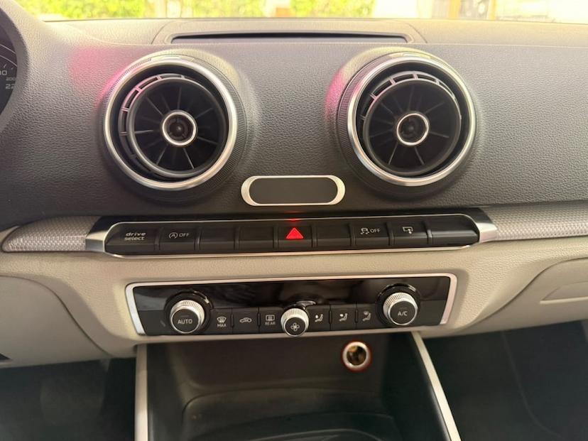 Foto do veículo AUDI A3 2.0 TFSI SEDAN AMBITION 16V GASOLINA 4P S-TRONIC 2016 97.923 KM 97.777,00