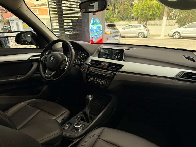 Foto do veículo BMW X1 2.0 16V TURBO ACTIVEFLEX SDRIVE20I 4P AUTOMÁTICO 2020 64.890 KM 147.777,00