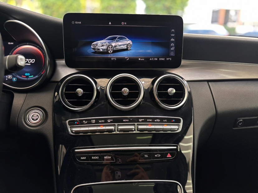 Foto do veículo MERCEDES-BENZ C 200 1.5 EQ BOOST HÍBRIDO 9G-TRONIC 2019 45.638 KM 198.777,00