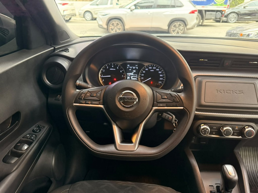 Foto do veículo NISSAN KICKS 1.6 16V FLEXSTART ACTIVE XTRONIC 2021 63.580 KM 84.777,00