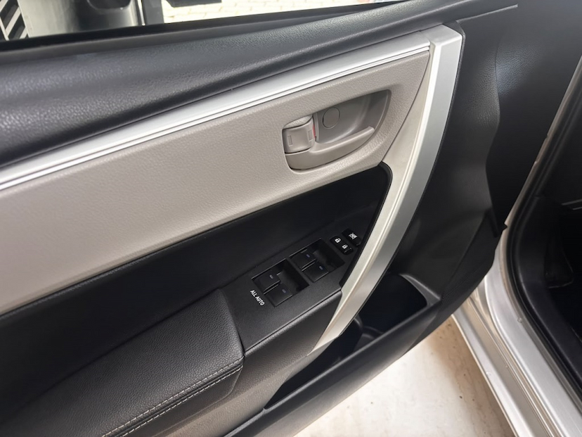 Foto do veículo TOYOTA COROLLA 2.0 XEI 16V FLEX 4P AUTOMÁTICO 2018 60.800 KM 100.777,00