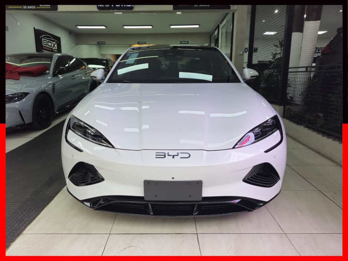 Foto do veículo BYD SEAL 82,5 KW ELÉTRICO AWD 2026/2027 0 KM R$ 273.880,00