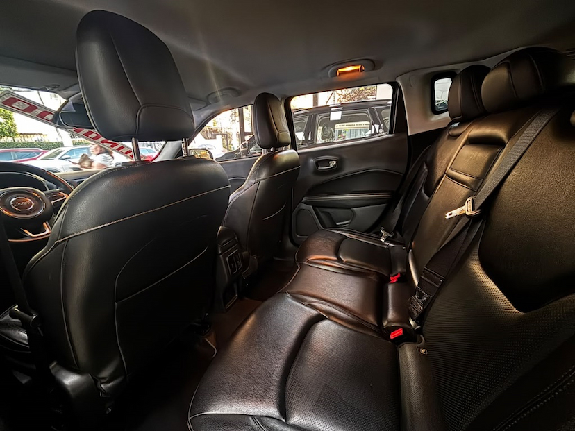 Foto do veículo JEEP COMPASS 2.0 16V FLEX LONGITUDE AUTOMÁTICO 2019 76.791 KM 117.777,00