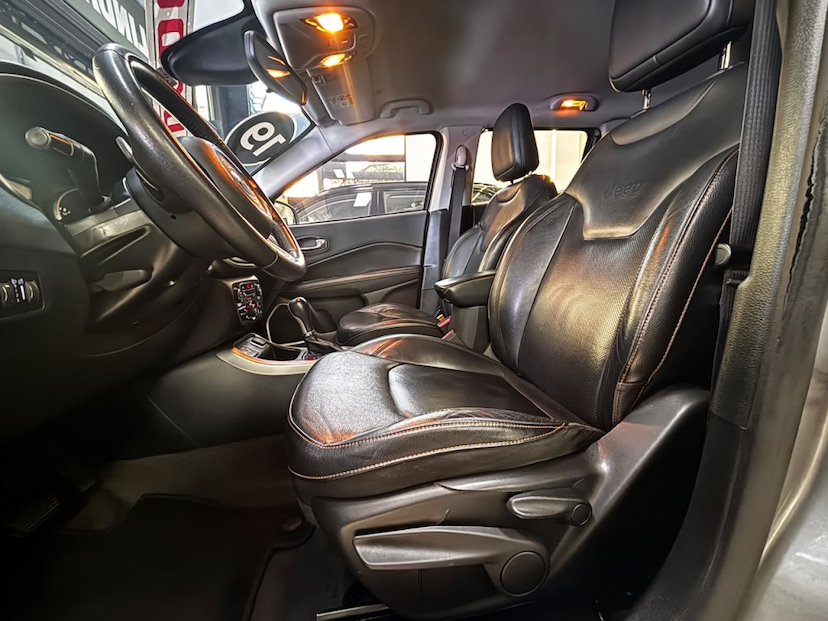 Foto do veículo JEEP COMPASS 2.0 16V FLEX LONGITUDE AUTOMÁTICO 2019 76.791 KM 117.777,00
