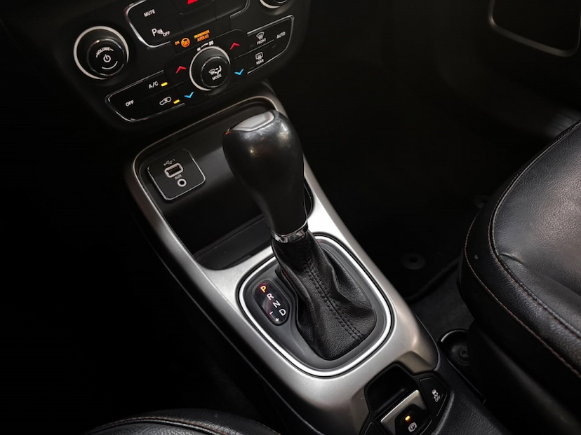 Foto do veículo JEEP COMPASS 2.0 16V FLEX LONGITUDE AUTOMÁTICO 2019 76.791 KM 117.777,00