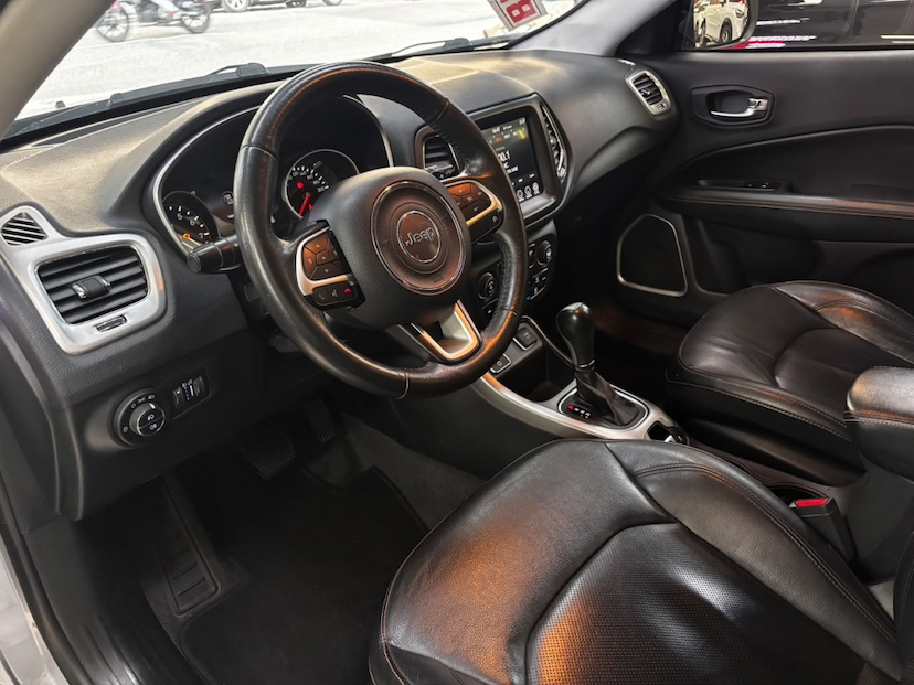 Foto do veículo JEEP COMPASS 2.0 16V FLEX LONGITUDE AUTOMÁTICO 2019 76.791 KM 117.777,00