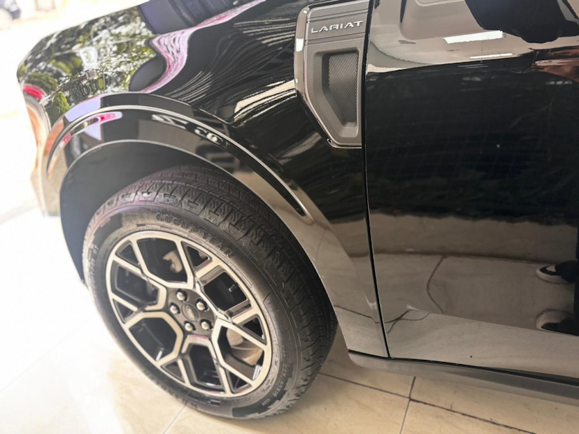 Foto do veículo FORD MAVERICK 2.5 HYBRID LARIAT E-CVT 2025 5.600 KM 219.777,00