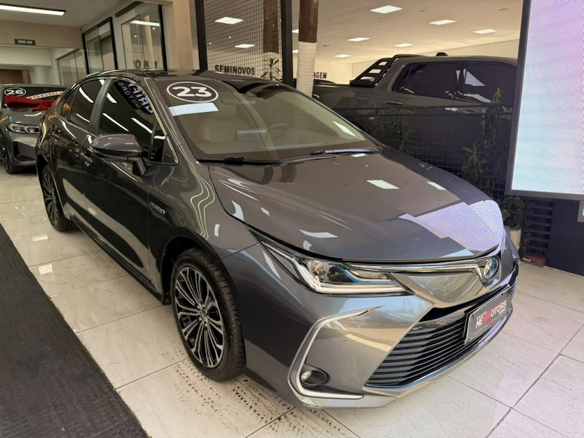 Foto do veículo TOYOTA COROLLA 1.8 VVT-I HYBRID FLEX ALTIS PREMIUM CVT 2023 52.988 KM 138.777,00