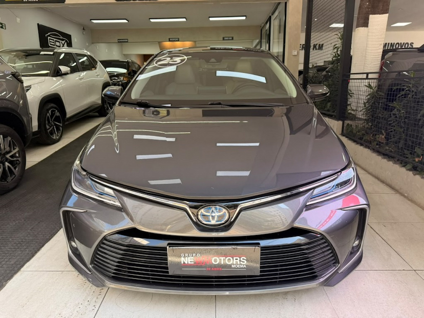 Foto do veículo TOYOTA COROLLA 1.8 VVT-I HYBRID FLEX ALTIS PREMIUM CVT 2023 52.988 KM 138.777,00