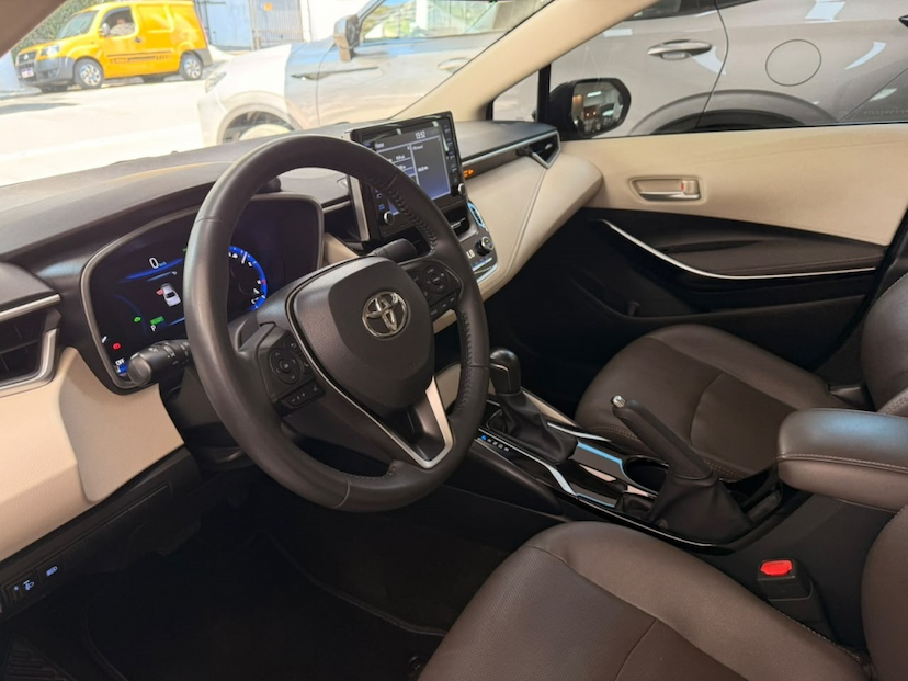 Foto do veículo TOYOTA COROLLA 1.8 VVT-I HYBRID FLEX ALTIS PREMIUM CVT 2023 52.988 KM 138.777,00