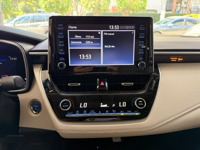 Foto do veículo TOYOTA COROLLA 1.8 VVT-I HYBRID FLEX ALTIS PREMIUM CVT 2023 52.988 KM 138.777,00