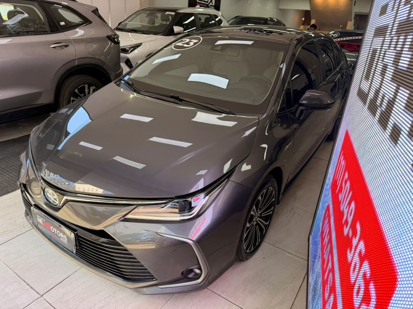 Foto do veículo TOYOTA COROLLA 1.8 VVT-I HYBRID FLEX ALTIS PREMIUM CVT 2023 52.988 KM 138.777,00