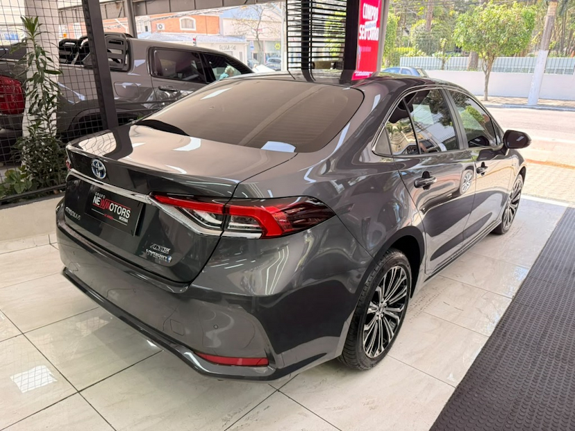 Foto do veículo TOYOTA COROLLA 1.8 VVT-I HYBRID FLEX ALTIS PREMIUM CVT 2023 52.988 KM 138.777,00