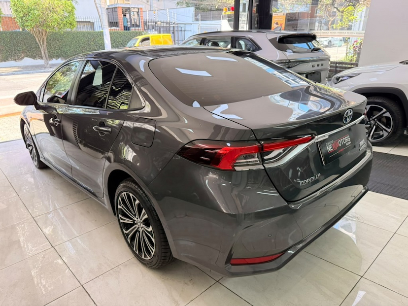 Foto do veículo TOYOTA COROLLA 1.8 VVT-I HYBRID FLEX ALTIS PREMIUM CVT 2023 52.988 KM 138.777,00