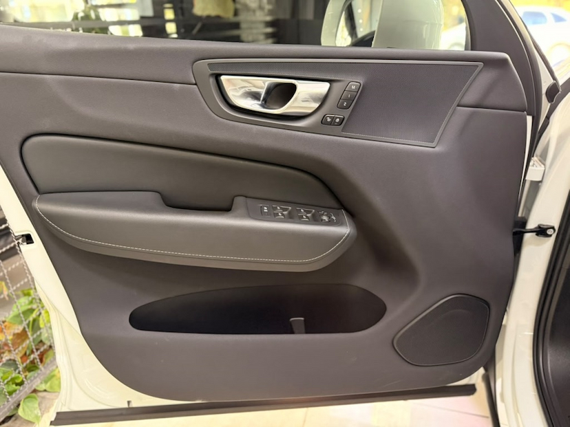 Foto do veículo VOLVO XC60 2.0 T8 RECHARGE ULTIMATE AWD GEARTRONIC 2023 47.918 KM 259.777,00