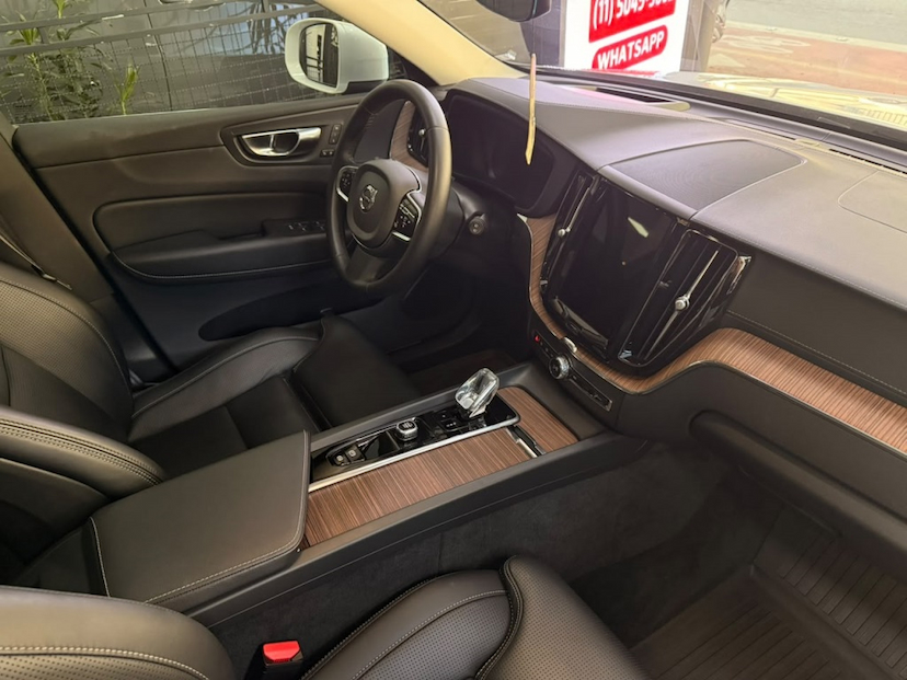 Foto do veículo VOLVO XC60 2.0 T8 RECHARGE ULTIMATE AWD GEARTRONIC 2023 47.918 KM 259.777,00