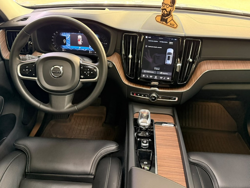 Foto do veículo VOLVO XC60 2.0 T8 RECHARGE ULTIMATE AWD GEARTRONIC 2023 47.918 KM 259.777,00