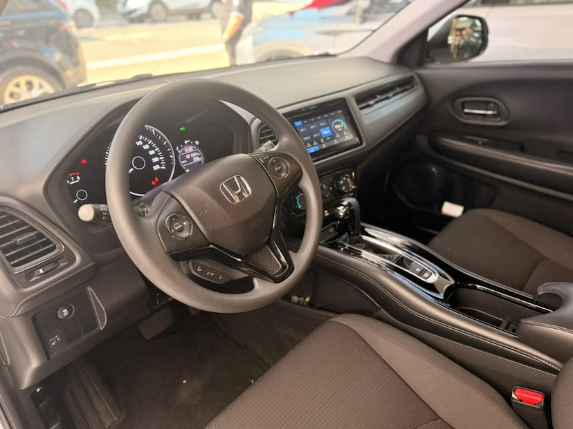 Foto do veículo HONDA HR-V 1.8 16V FLEX LX 4P AUTOMÁTICO 2021 21.564 KM 118.777,00