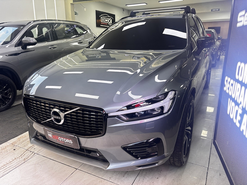 Foto do veículo VOLVO XC60 2.0 T8 HYBRID R-DESIGN AWD GEARTRONIC 2021 60.467 KM 207.777,00