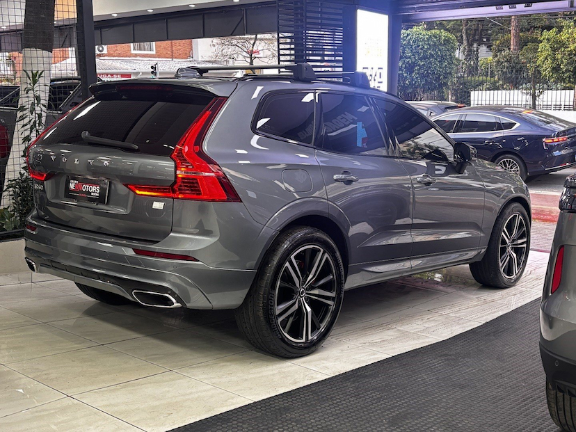 Foto do veículo VOLVO XC60 2.0 T8 HYBRID R-DESIGN AWD GEARTRONIC 2021 60.467 KM 207.777,00