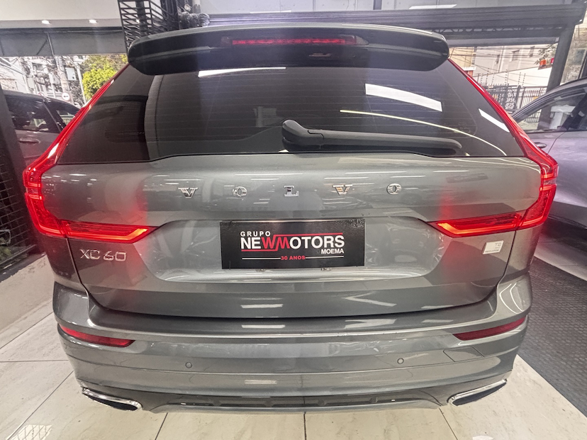 Foto do veículo VOLVO XC60 2.0 T8 HYBRID R-DESIGN AWD GEARTRONIC 2021 60.467 KM 207.777,00