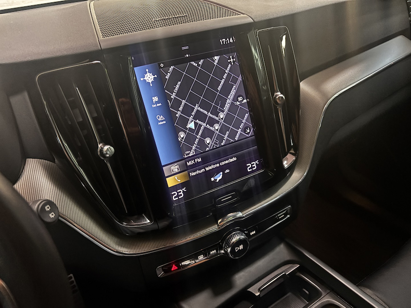 Foto do veículo VOLVO XC60 2.0 T8 HYBRID R-DESIGN AWD GEARTRONIC 2021 60.467 KM 207.777,00
