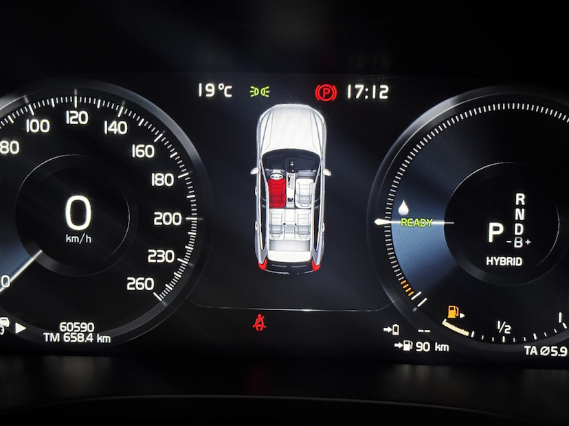 Foto do veículo VOLVO XC60 2.0 T8 HYBRID R-DESIGN AWD GEARTRONIC 2021 60.467 KM 207.777,00