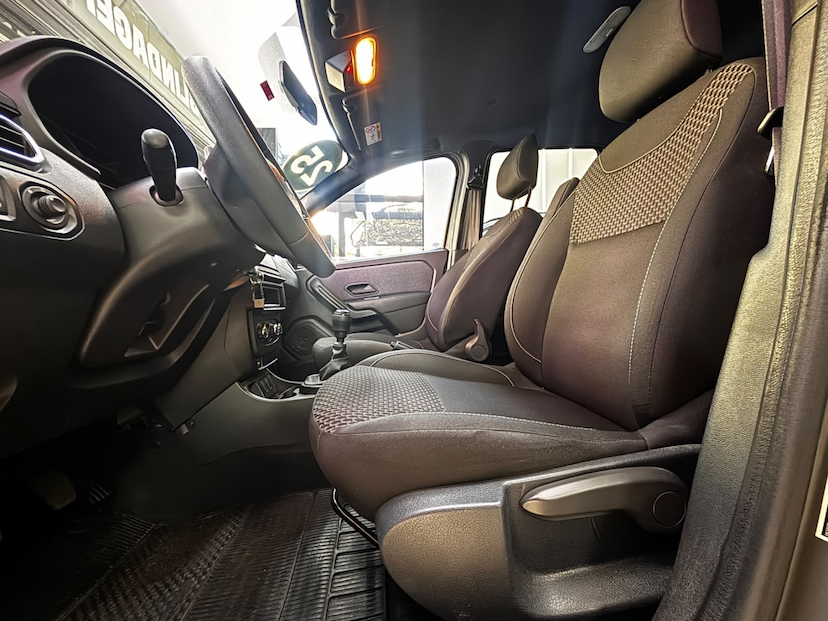 Foto do veículo RENAULT OROCH 1.6 16V SCE FLEX INTENSE MANUAL 2025 37.897 KM 108.777,00