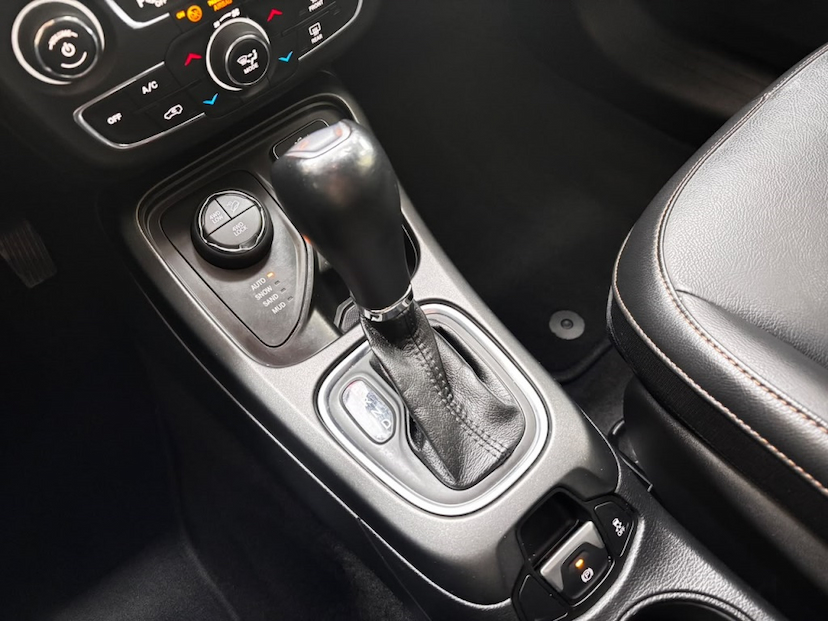 Foto do veículo JEEP COMPASS 2.0 16V DIESEL LIMITED 4X4 AUTOMÁTICO 2021 63.751 KM 114.777,00